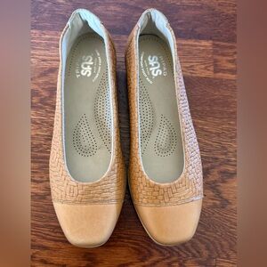 SAS wheat color shoes. Sz 7.5M